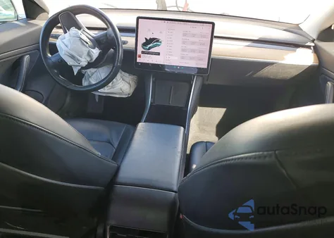 2018 Tesla Model 3 z USA, uszkodzony, nr VIN 5YJ3E1EA8JF010624